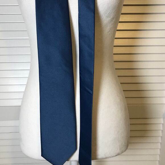 Umo Lorenzo Shinny Blue Solid Classic Wide Necktie - Picture 3 of 5